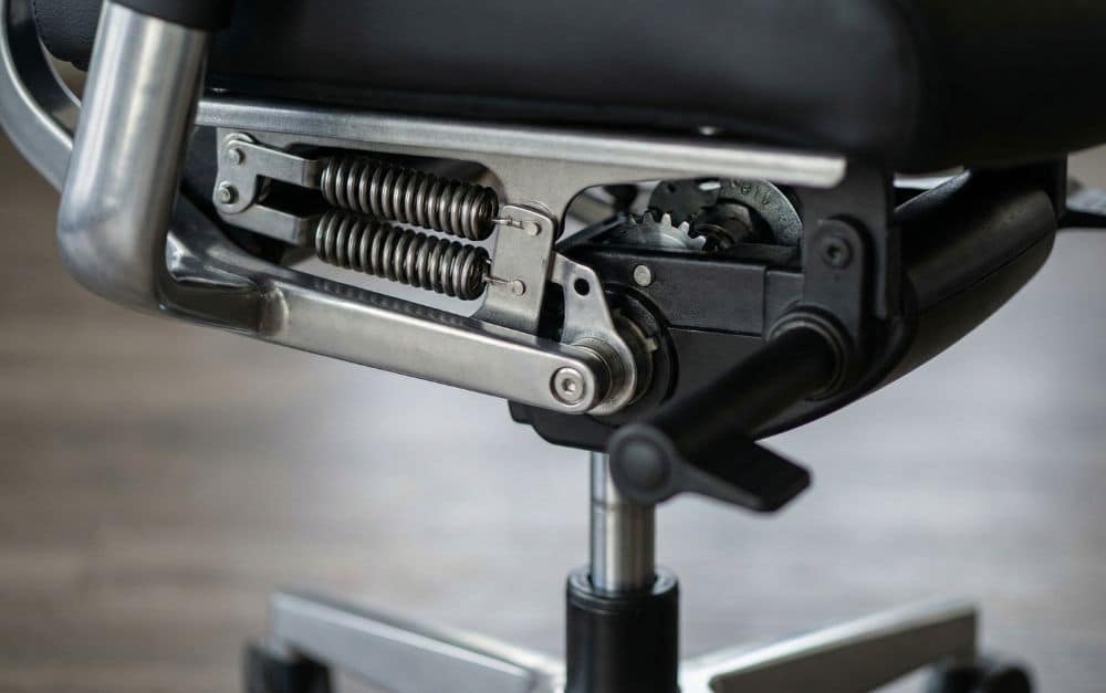 Die Wissenschaft des Sitzens: Warum Ihr Stuhl das wichtigste Werkzeug Ihrer Karriere ist